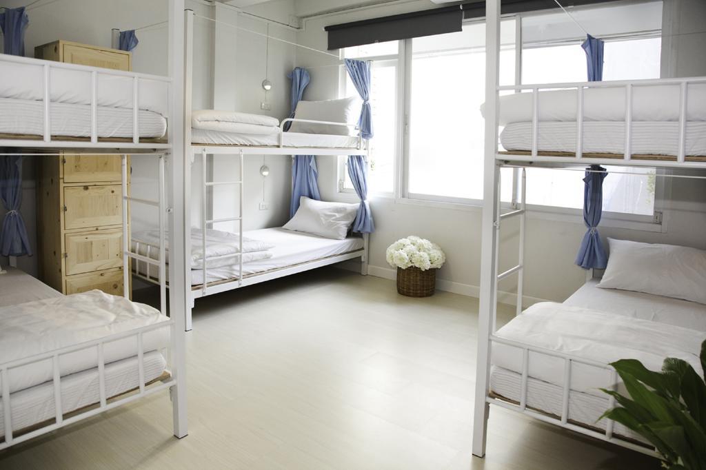 Coop Hostel Bangkok Room photo