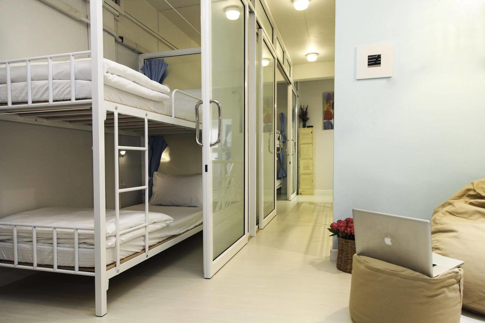 Coop Hostel Bangkok Exterior photo